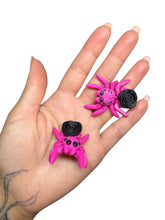 Tiny jumping spider movable limbs fidget black rose